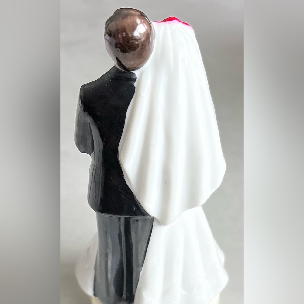 Vintage Bride and Groom Wedding Cake Topper - Picture 2 of 10